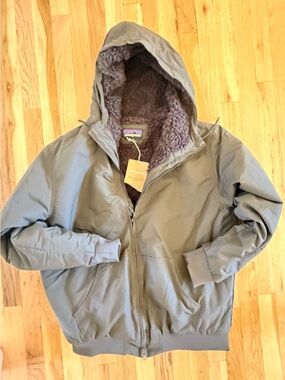 Patagonia Men's black Hooded Sherpa-Lined Jacket-Isthmus hoody